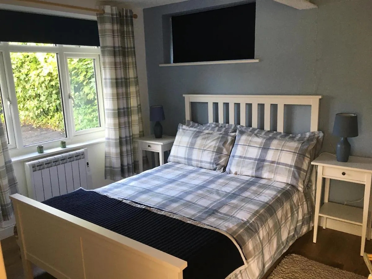 Lovely Ground Floor Apartment In Quiet Village Exeter