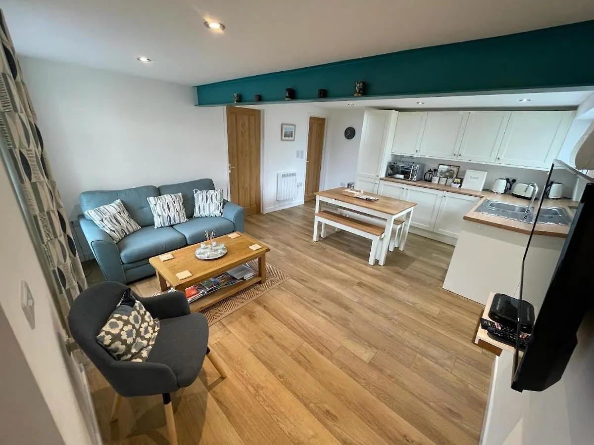 Lovely Ground Floor Apartment In Quiet Village Exeter 0*,