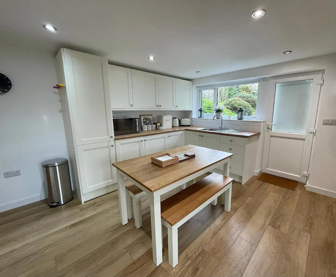 Lovely Ground Floor Apartment In Quiet Village Exeter