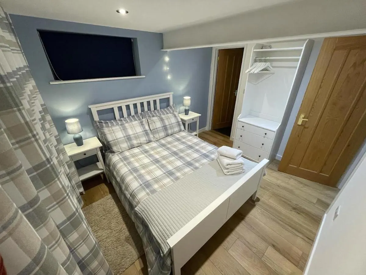 Lovely Ground Floor Apartment In Quiet Village Exeter